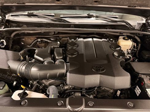 Used 2020 Toyota 4Runner SR5 Premium image 11