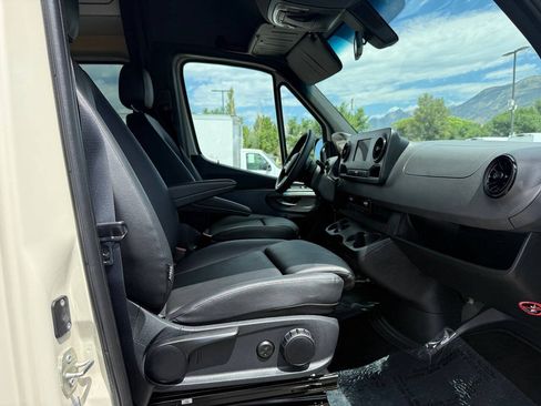 Used 2023 Mercedes-Benz Sprinter 2500 image 19