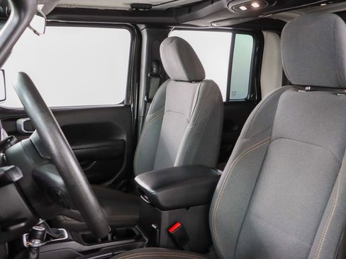 Used 2025 Jeep Gladiator Sport image 23