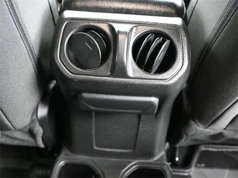 Used 2022 Jeep Wrangler Unlimited Sport image 15