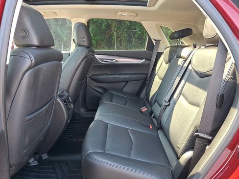 Used 2017 Cadillac XT5 Luxury w/ Driver Awareness Package AWD/4WD image 11