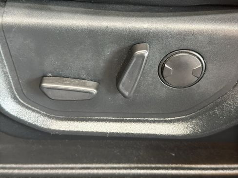 Used 2020 Ford F150 Lariat w/ Equipment Group 502A Luxury AWD/4WD image 15