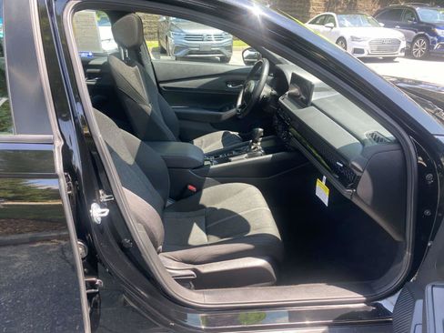 Used 2025 Honda Accord Sport image 29