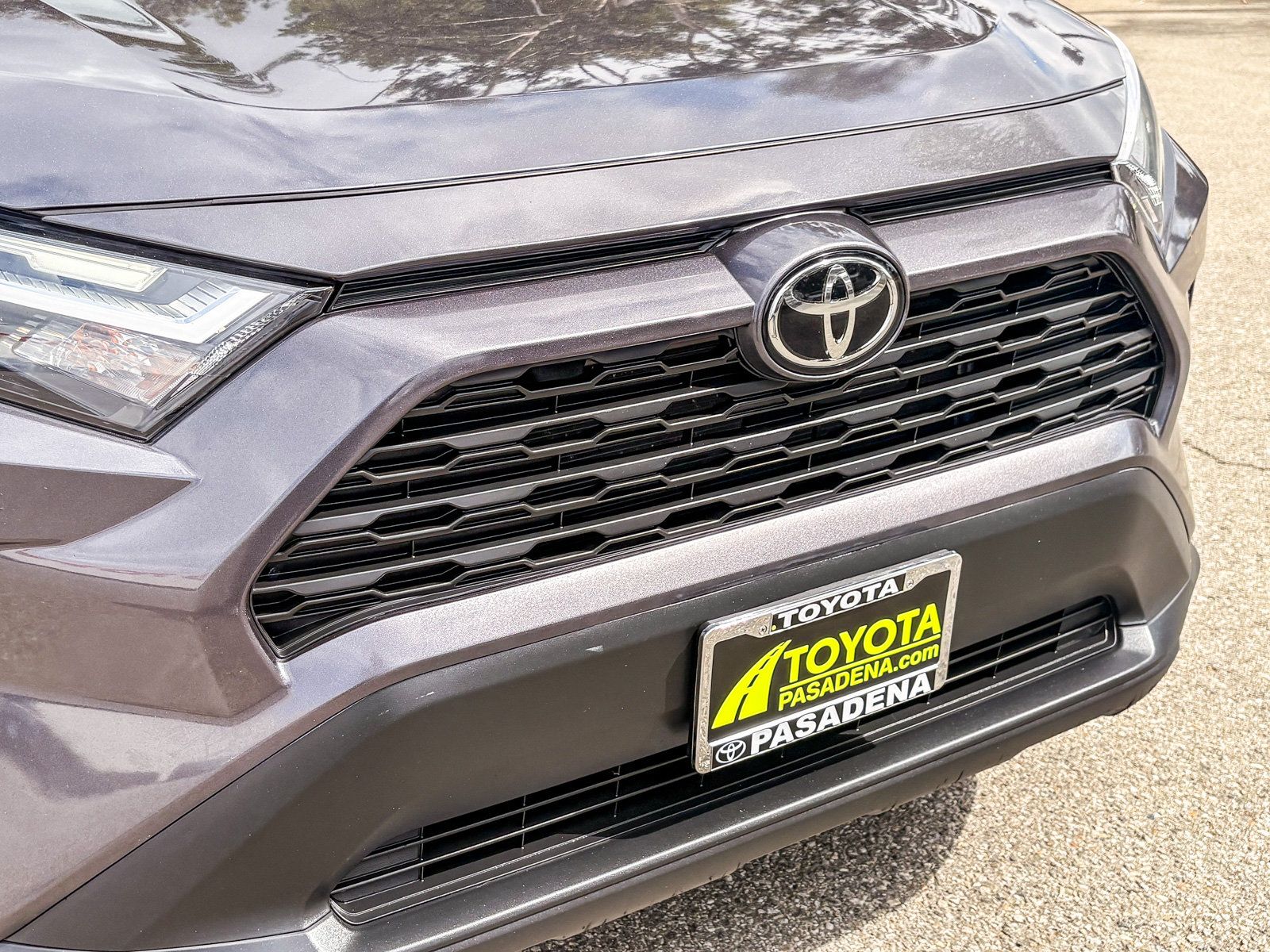 Used 2023 Toyota RAV4 XLE w/ Convenience Package FWD image 5