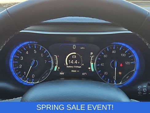 Used 2023 Chrysler Pacifica Touring-L image 19