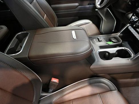 Used 2024 GMC Sierra 3500 Denali image 22