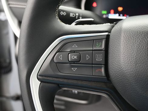 Used 2024 Jeep Grand Cherokee Altitude image 31