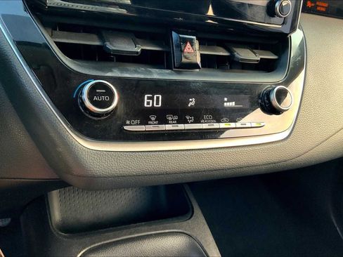 Used 2020 Toyota Corolla LE FWD image 28