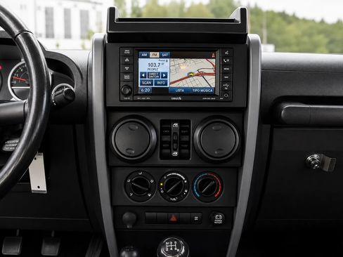 Used 2007 Jeep Wrangler Unlimited Sahara w/ Dual Top Group AWD/4WD image 12