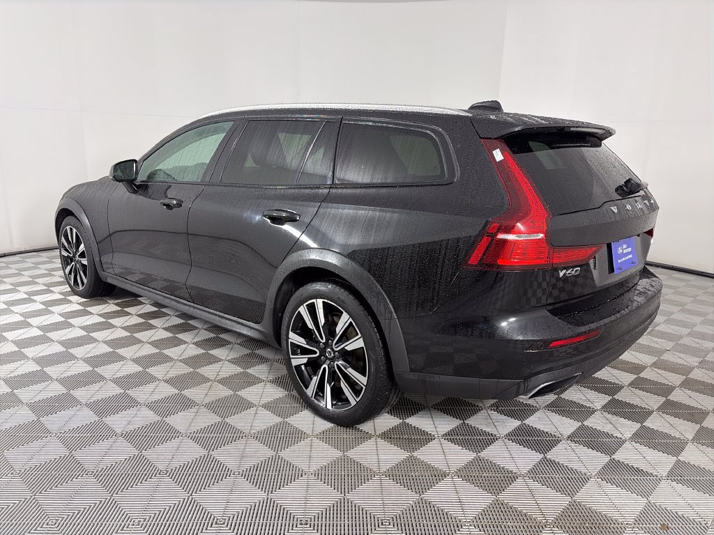 Used 2020 Volvo V60 T5 Cross Country AWD/4WD image 5
