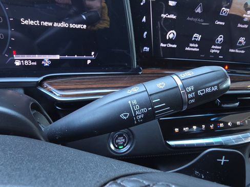 Used 2024 Cadillac Escalade Premium Luxury w/ Performance Package image 21