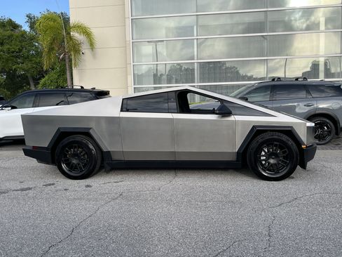 Used 2024 Tesla Cybertruck AWD Crew Cab image 11