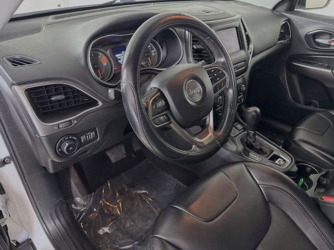 Used 2019 Jeep Cherokee Latitude Plus image 23