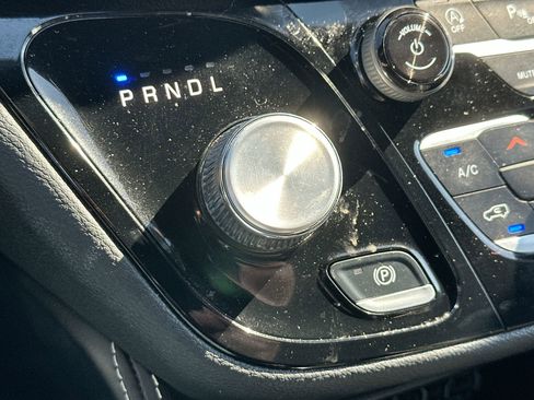 Used 2025 Chrysler Pacifica Limited image 20