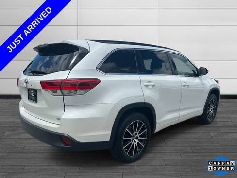 Used 2017 Toyota Highlander SE FWD image 3