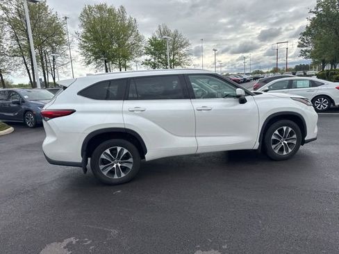 Used 2020 Toyota Highlander XLE AWD/4WD image 10