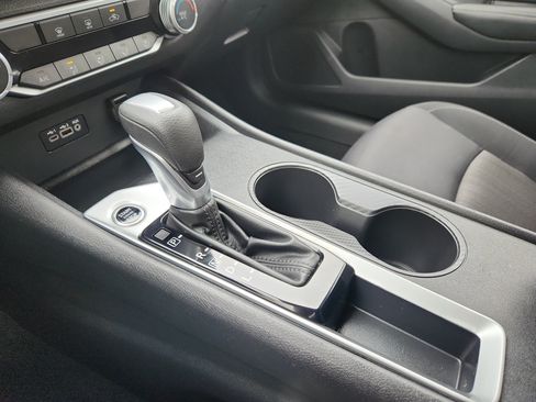 Used 2025 Nissan Altima 2.5 SV FWD image 24