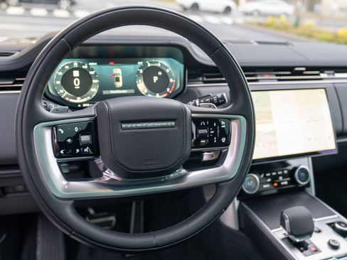 Used 2023 Land Rover Range Rover SE image 12