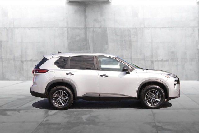 Used 2024 Nissan Rogue S FWD image 5