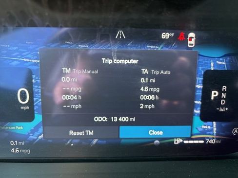 Used 2025 Volvo XC40 B5 Plus image 24