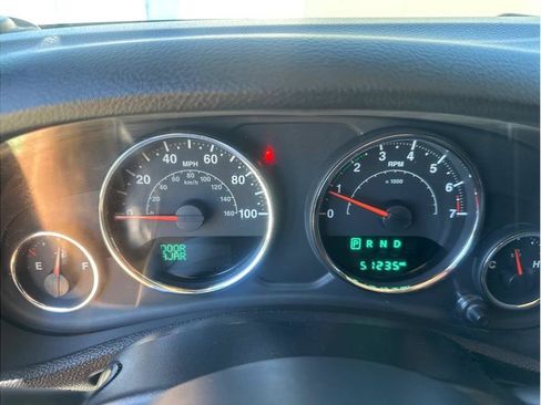 Used 2016 Jeep Wrangler Unlimited Rubicon w/ Connectivity Group AWD/4WD image 24
