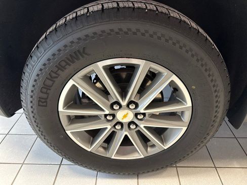 Used 2023 Chevrolet Traverse LT image 10