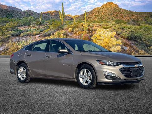 Used 2023 Chevrolet Malibu LT w/ Driver Confidence Package image 2