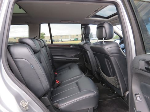 Used 2010 Mercedes-Benz GL 450 4MATIC image 36