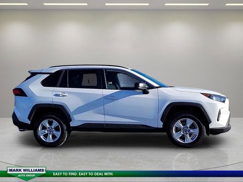 Used 2021 Toyota RAV4 LE image 2