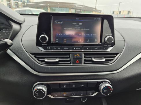 Used 2024 Nissan Altima 2.5 S FWD image 25