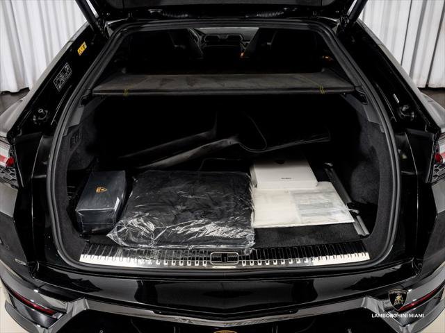 Used 2025 Lamborghini Urus SE AWD/4WD image 13