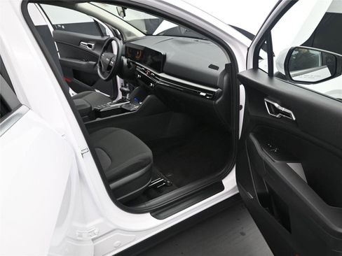 Used 2026 Kia Sportage LX w/ LX Convenience Package image 9