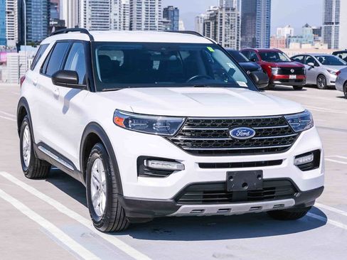 Used 2023 Ford Explorer XLT w/ Equipment Group 202A RWD image 3