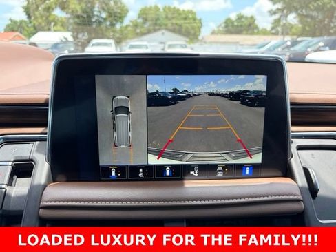 Used 2022 Chevrolet Suburban High Country AWD/4WD image 28