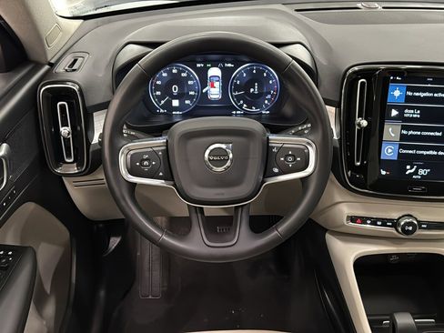 Used 2022 Volvo XC40 T5 Momentum w/ Protection Package image 12