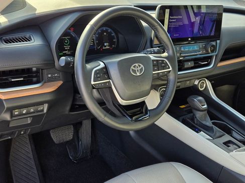 Used 2024 Toyota Grand Highlander Limited image 20