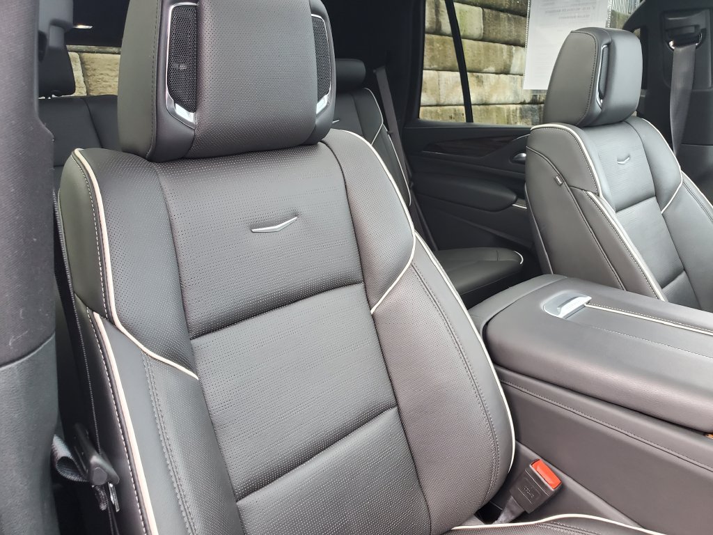 Used 2024 Cadillac Escalade Premium Luxury w/ Performance Package AWD/4WD image 37