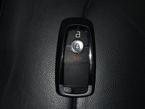 Used 2018 Ford EcoSport SE FWD image 32