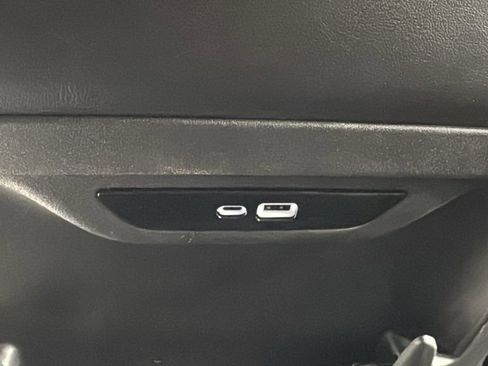 Used 2025 Chrysler Pacifica Select FWD image 40