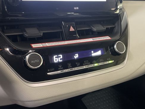 Used 2025 Toyota Corolla LE FWD image 36