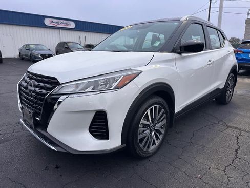 Used 2023 Nissan Kicks SV image 7