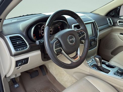 Used 2017 Jeep Grand Cherokee Overland AWD/4WD image 14