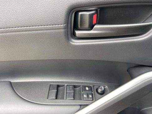 Used 2026 Toyota Corolla Cross LE FWD image 31