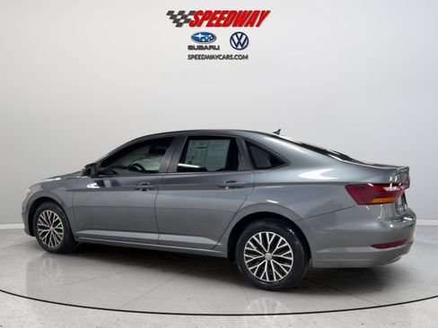 Used 2019 Volkswagen Jetta SE w/ Cold Weather Package FWD image 9