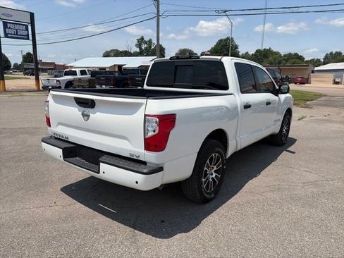 Used 2022 Nissan Titan SV RWD image 6