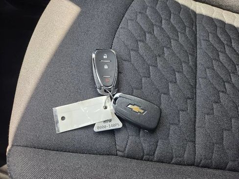 Used 2020 Chevrolet Equinox LT FWD image 36