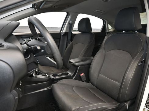 Used 2019 Kia Forte LXS image 10