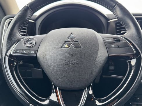 Used 2020 Mitsubishi Outlander SE image 17