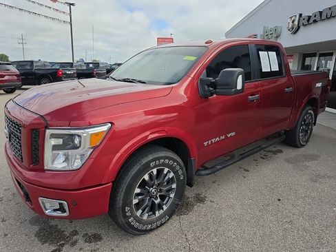 Used 2019 Nissan Titan PRO-4X w/ Pro-4x Convenience Package AWD/4WD image 7