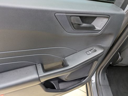 Used 2022 Ford Escape SE w/ SE Sport Appearance Package image 11